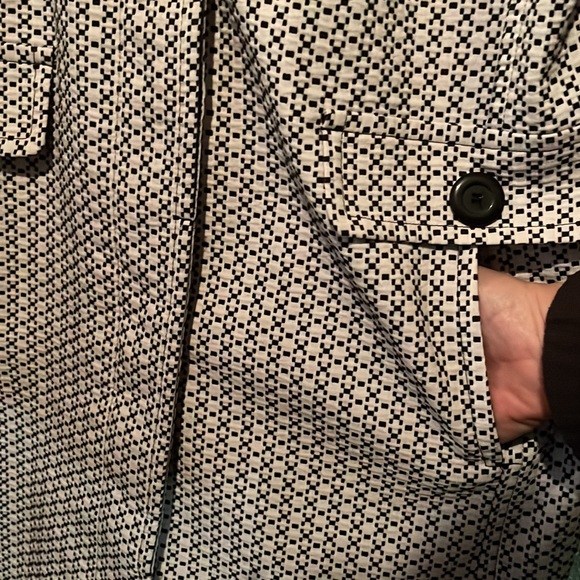 Apt. 9 EUC long coat with pockets and hidden buttons size 10 - Picture 6 of 12